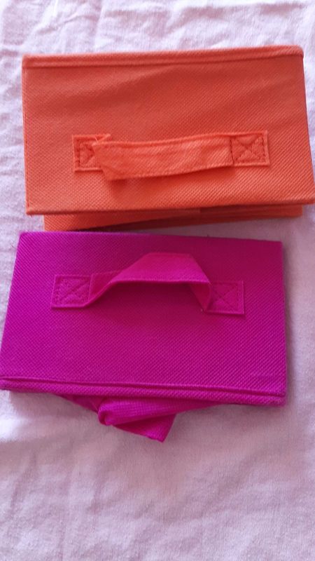 2 faltbare Aufbewahrungsboxen / Stoffkörbe – pink & orange